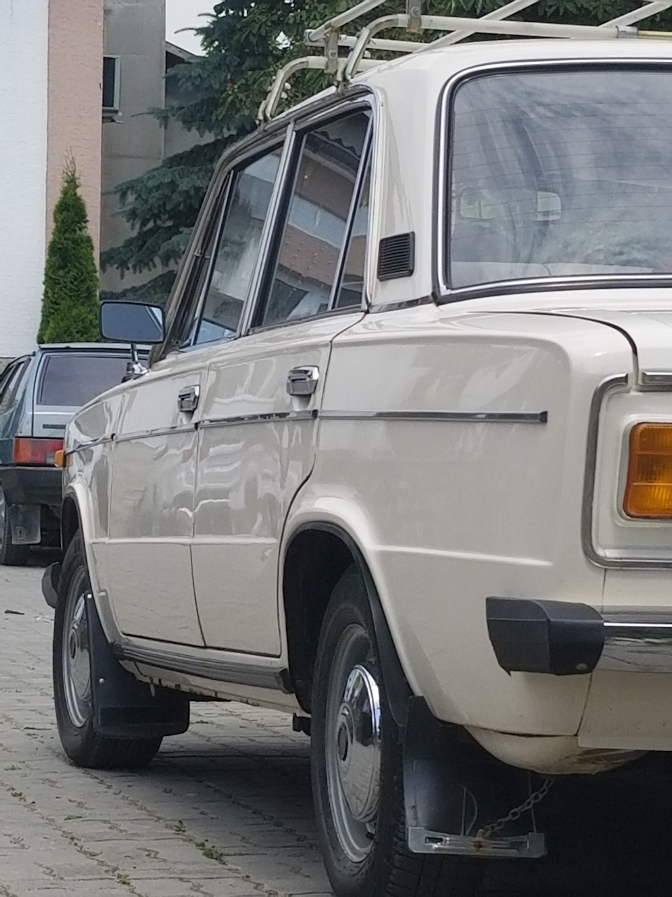 Остання не фарбована в окрузі.( 4