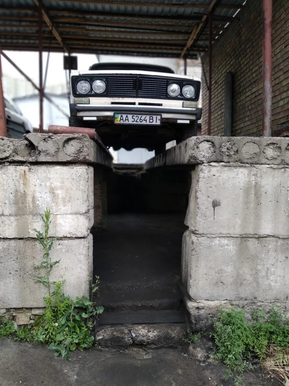Замінив середню частину вихлопу.