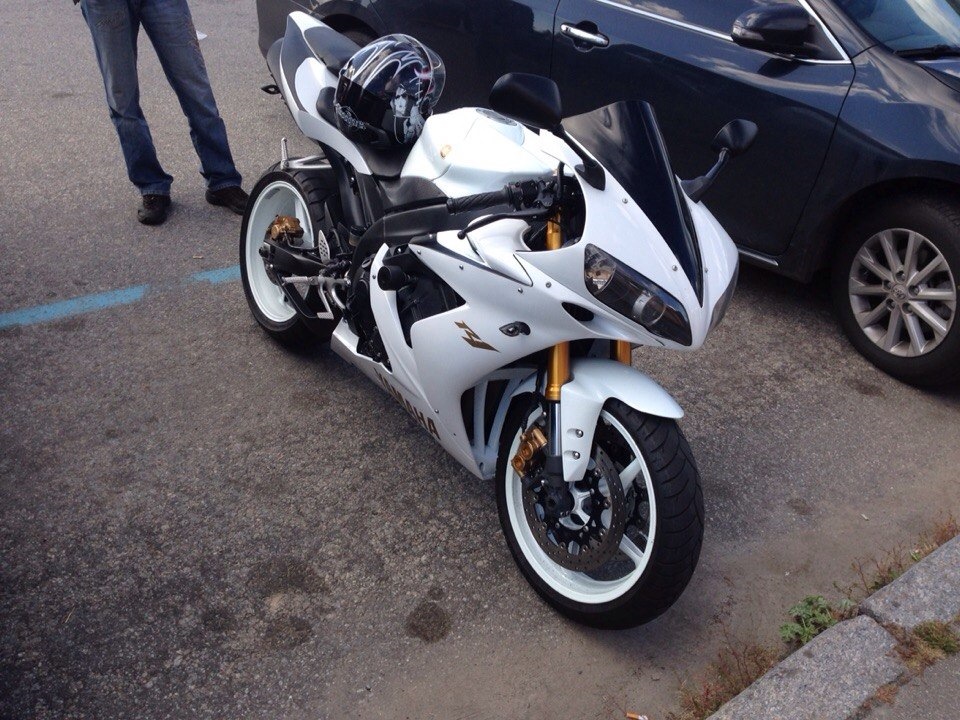 поповнення сім'ї (Yamaha R1) 1