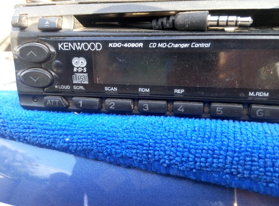 KENWOOD KDC-4090R вихід AUX 1