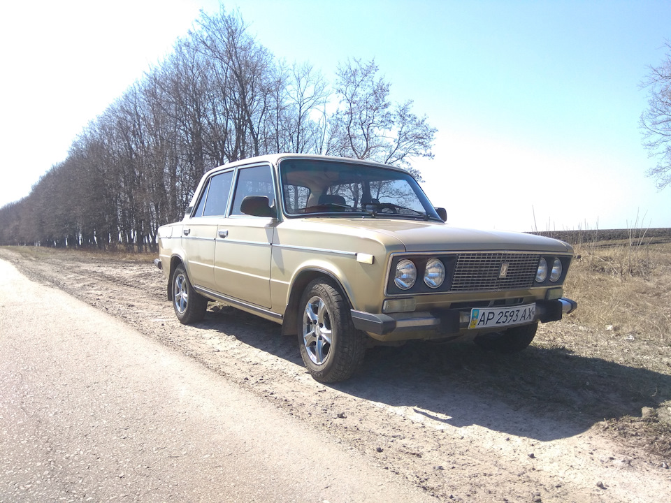 Фото навесні, мінімум тексту 3