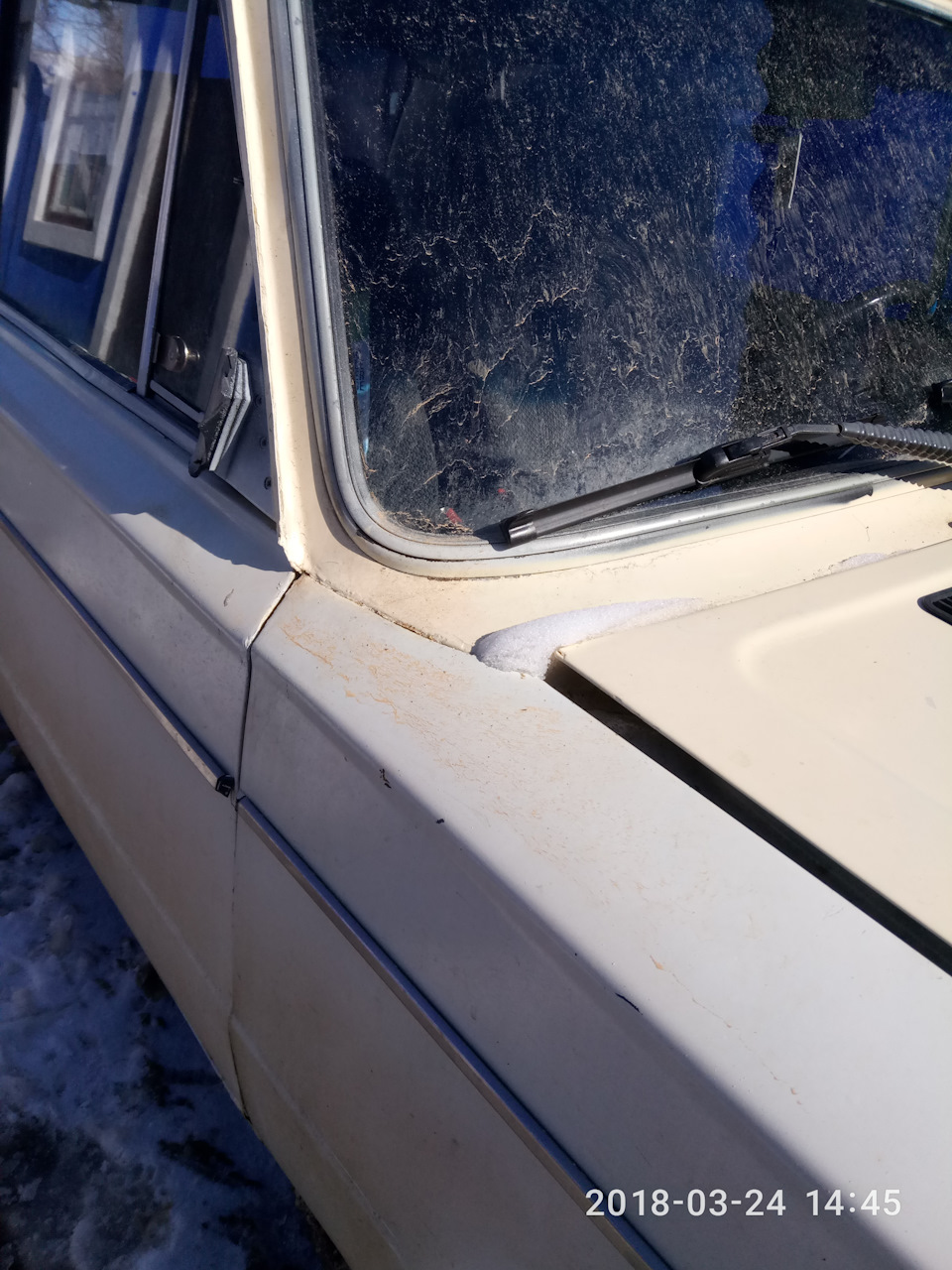 Помаранчевий сніг в Одесі йшов учора 5