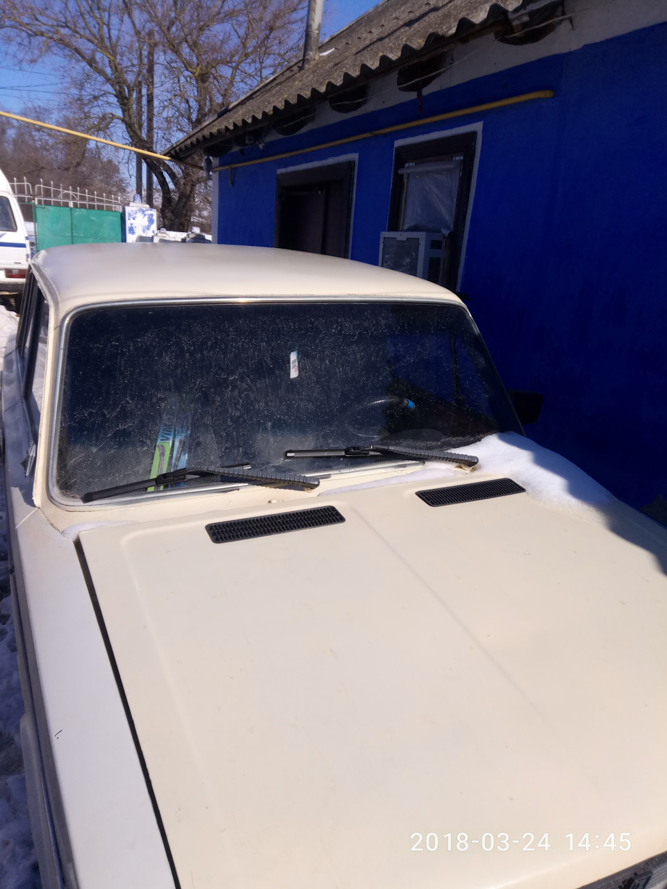 Помаранчевий сніг в Одесі йшов учора 4