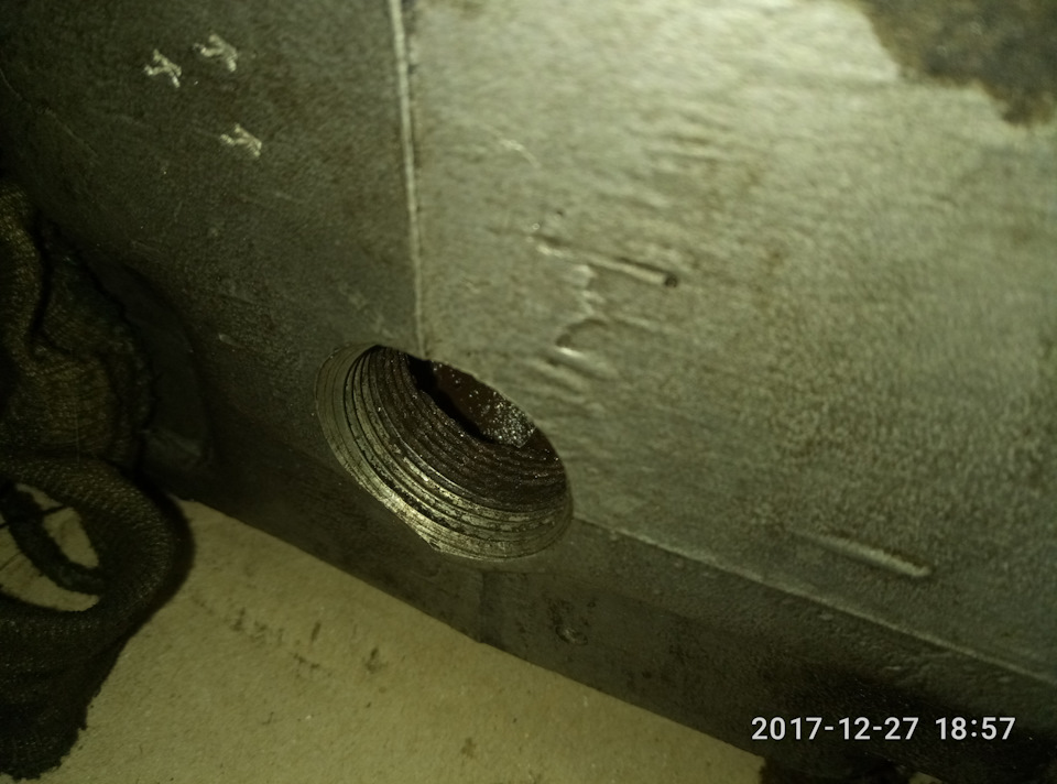 Заміна заглушок ГБЦ ВАЗ-21011. Початок робіт. 3