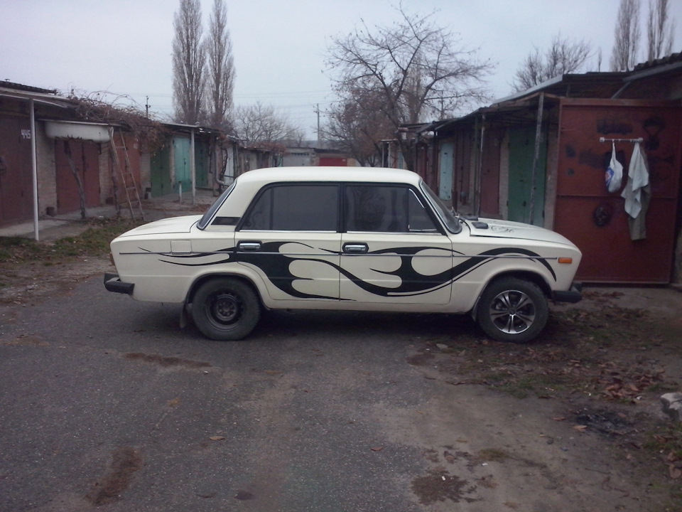 Чорні дверні стійки... 2