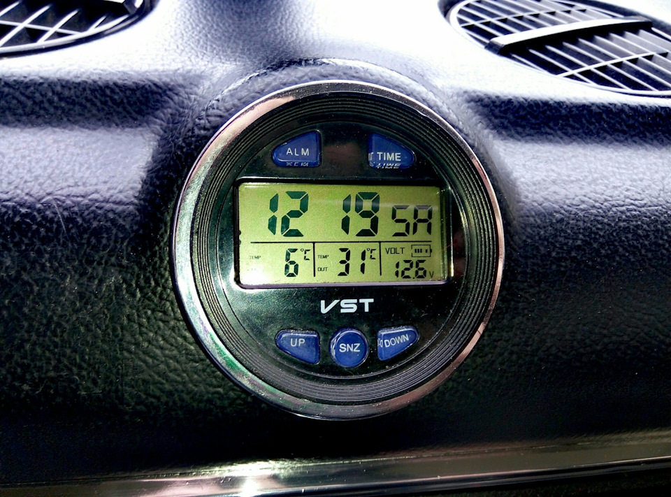 Елементи живлення в годиннику VST 7042V 1
