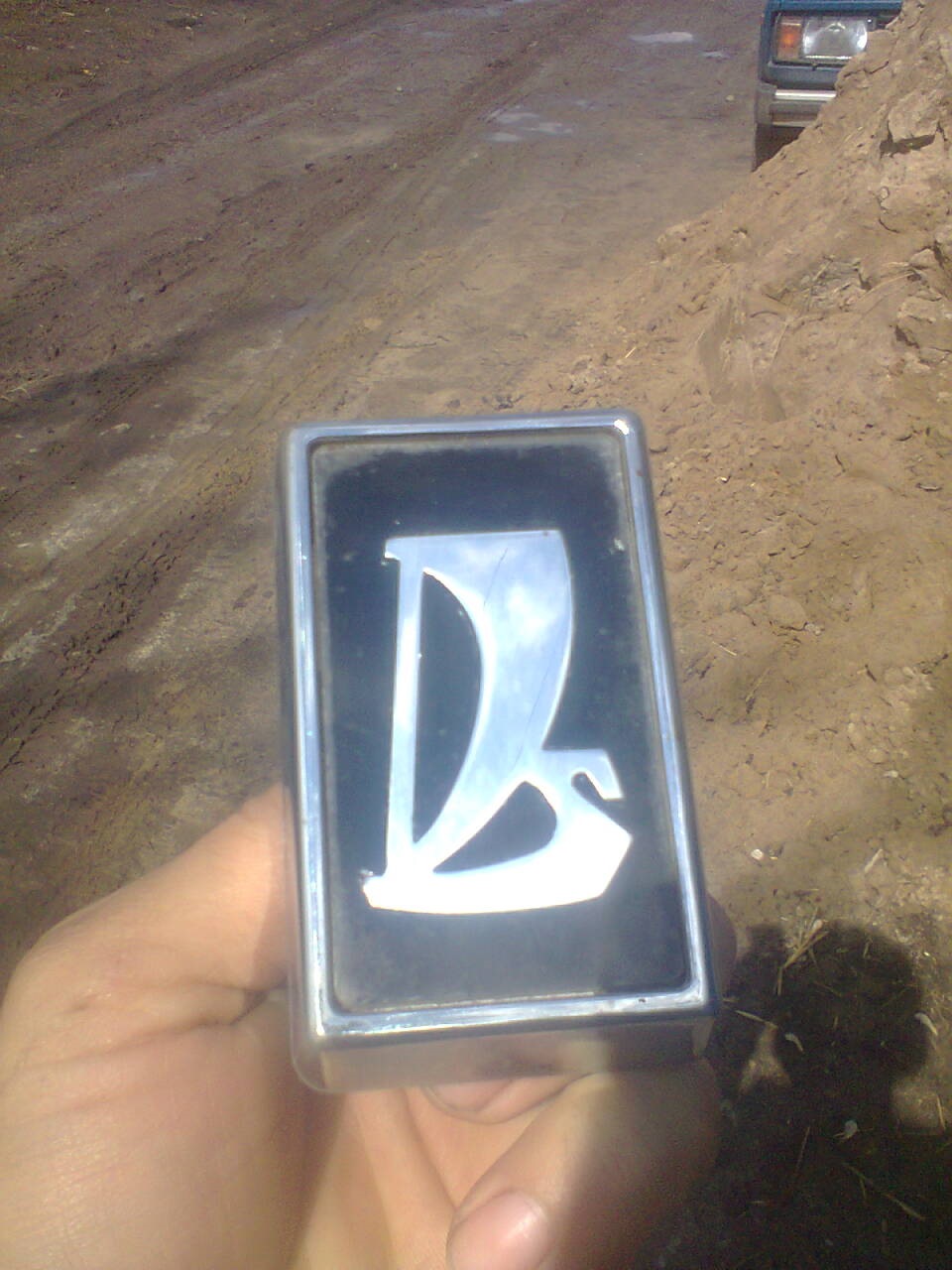 продам шильдик ... дорого. 1