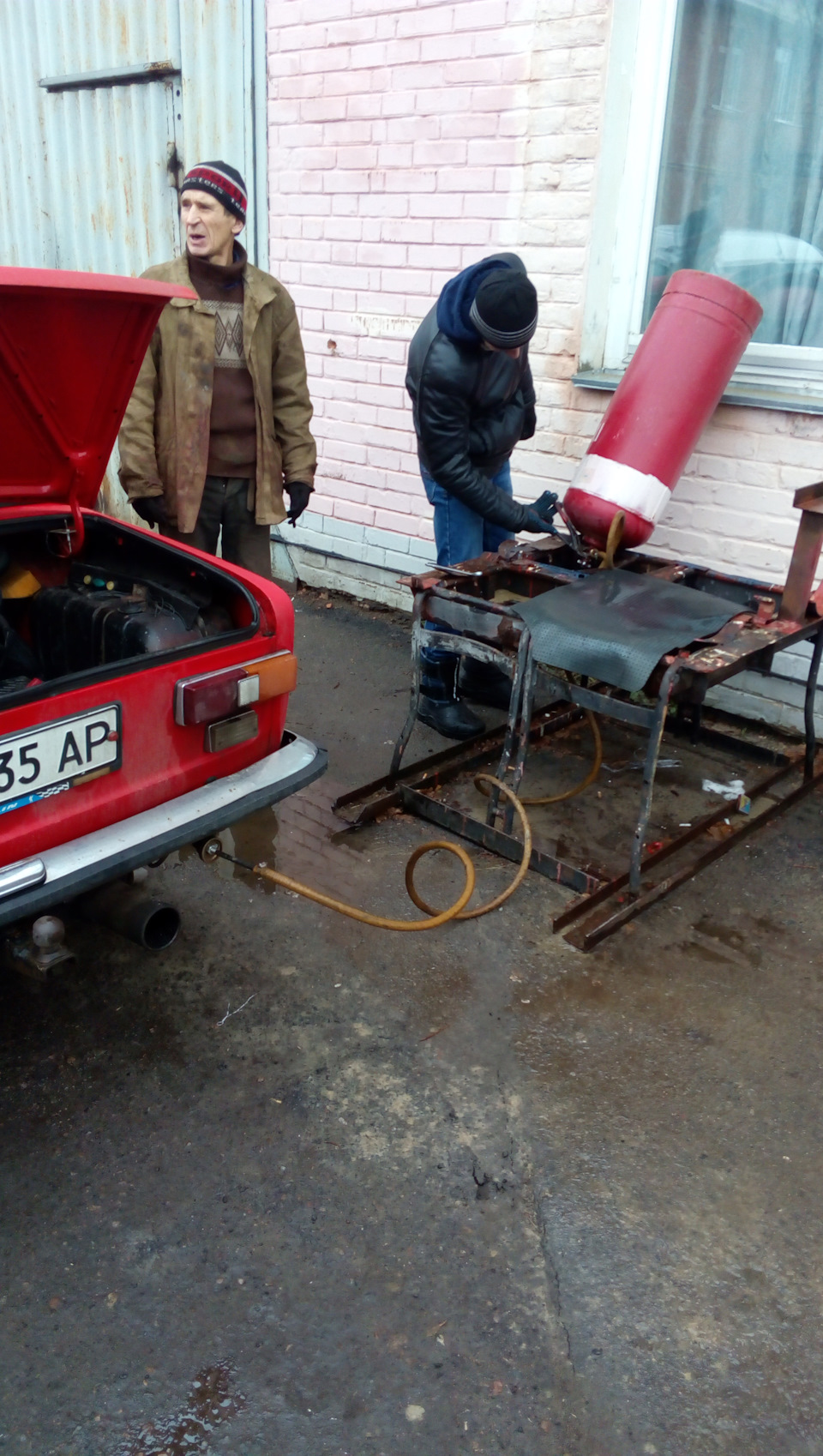 Як ми із співробітником заправляємо газ 1