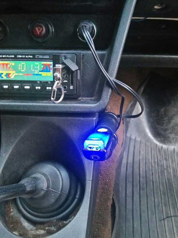 Є зарядки в авто 4