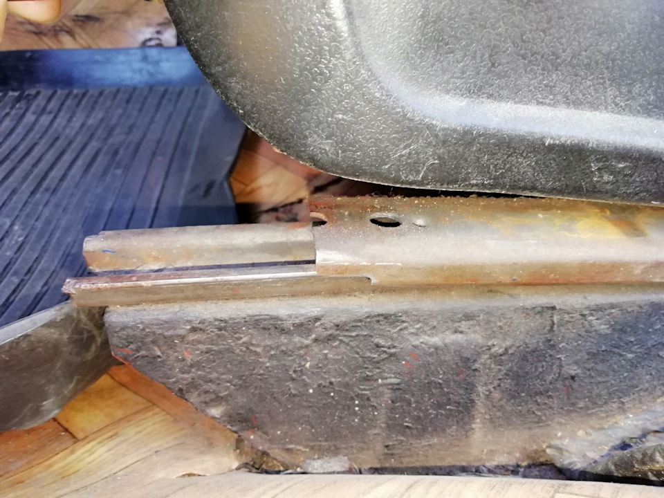 Крісло-гойдалку прибрав 1