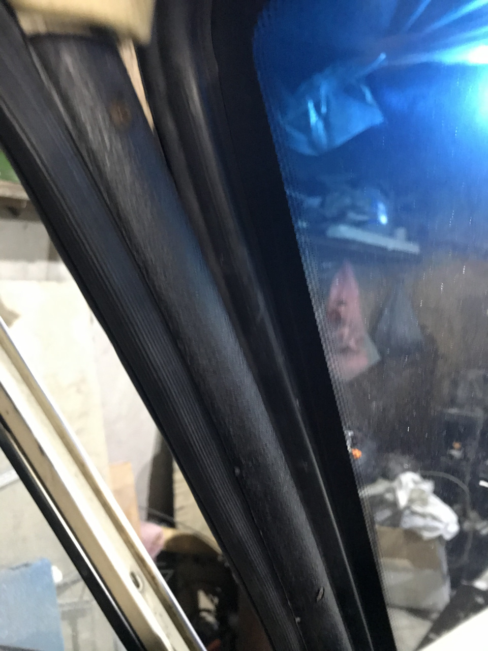 Оббивка стійки вітрового скла, заглушка надлобника 2106. 5