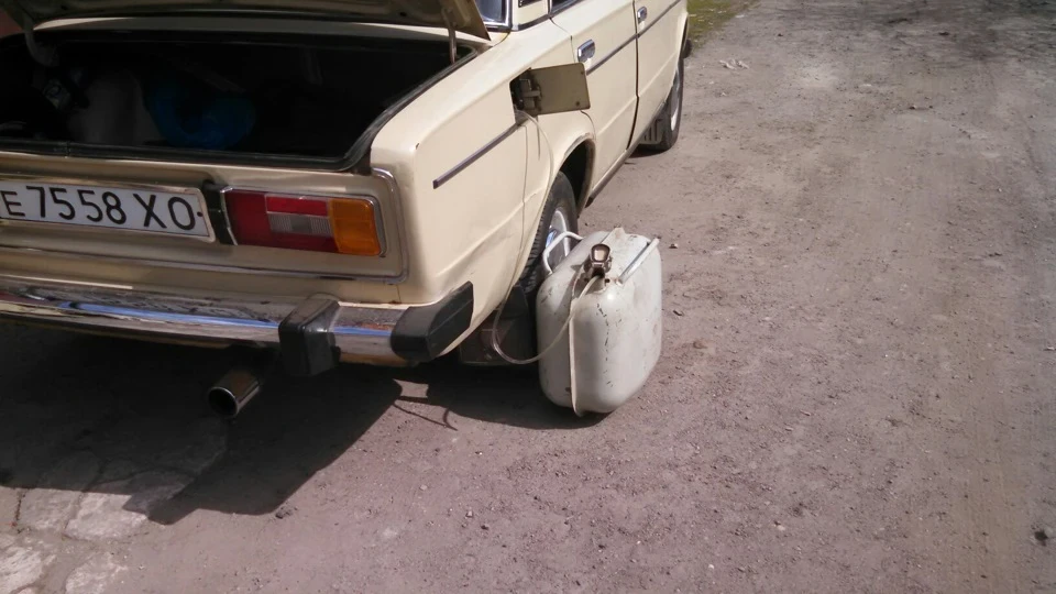 Як не треба заливати бенз із каністри