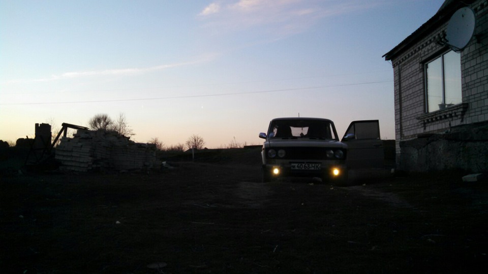 Світло туманок у сутінках. Увечері. 4