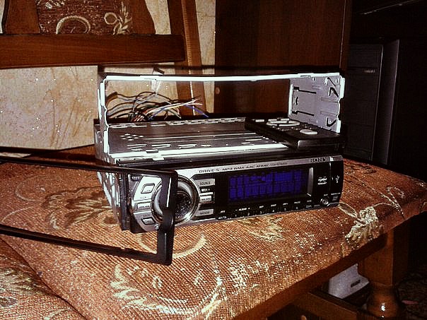 28# Sony CDX-GT620U 2
