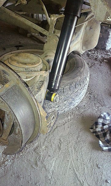 32# Заміна задніх амортизаторів 1