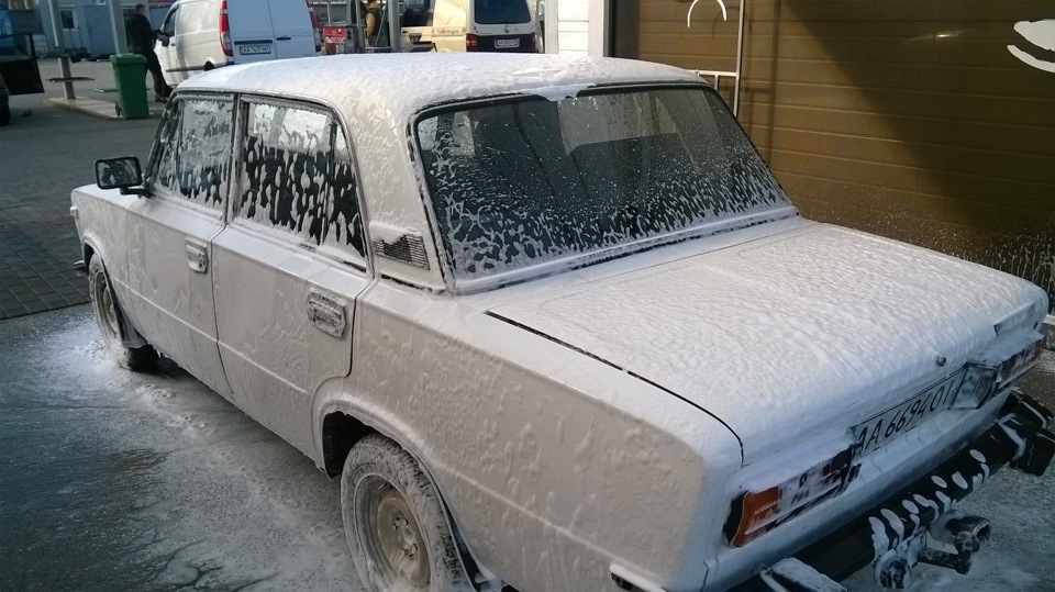 Просто миття після зими) А то ще сніг пару днів тому був) 3