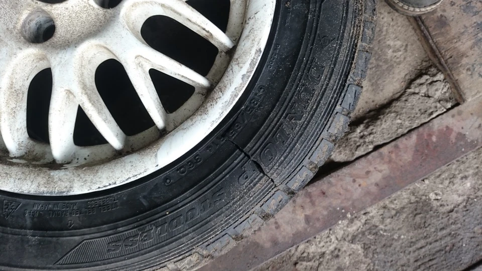 Смерть покришки або ЧУДНІ дороги