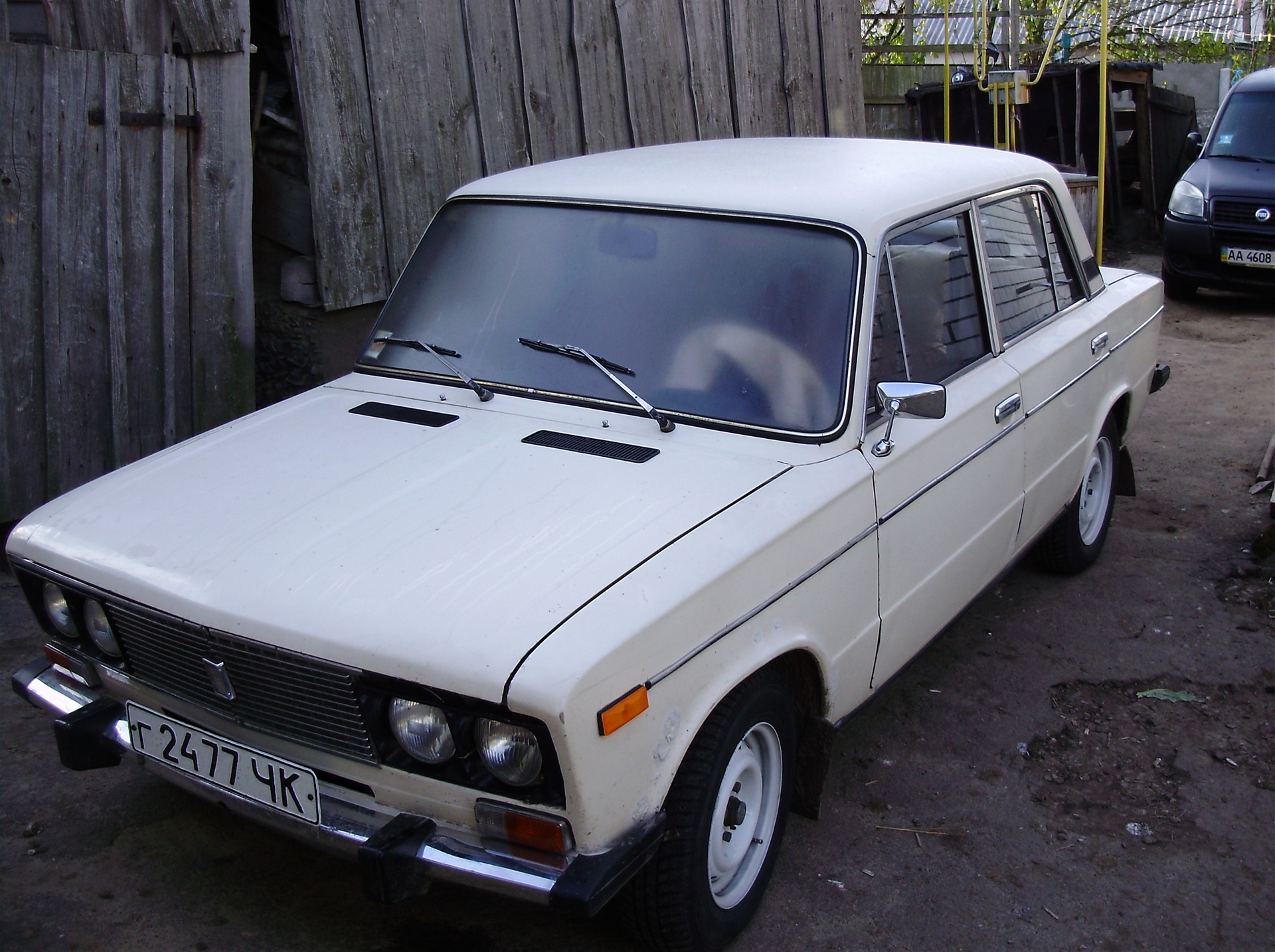 Авто без багажника на даху 3