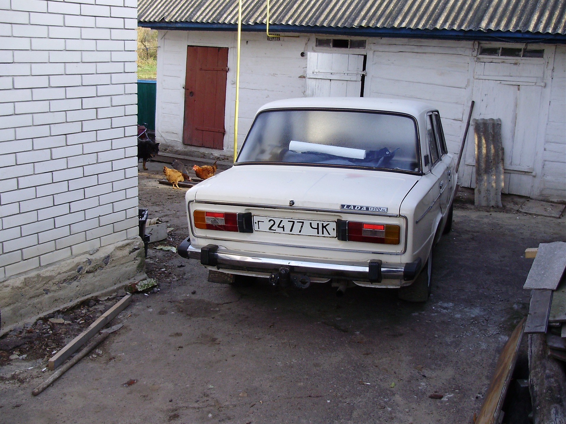 Авто без багажника на даху 2