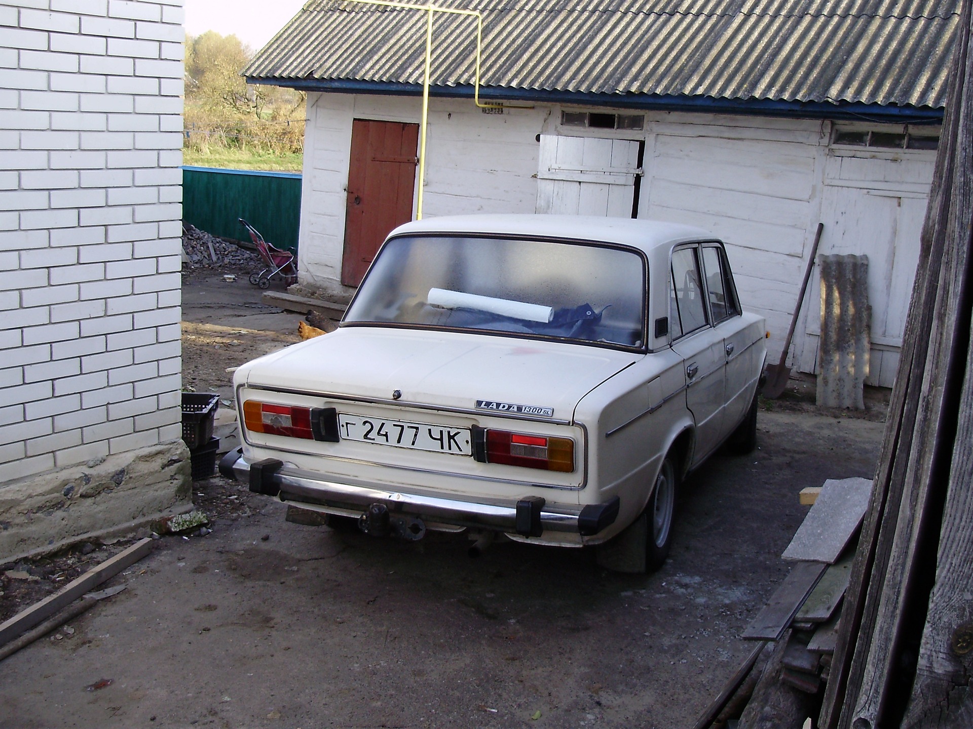 Авто без багажника на даху 1