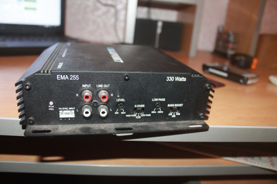 продам підсилок blaupunkt ema255 і саб Магнат 1