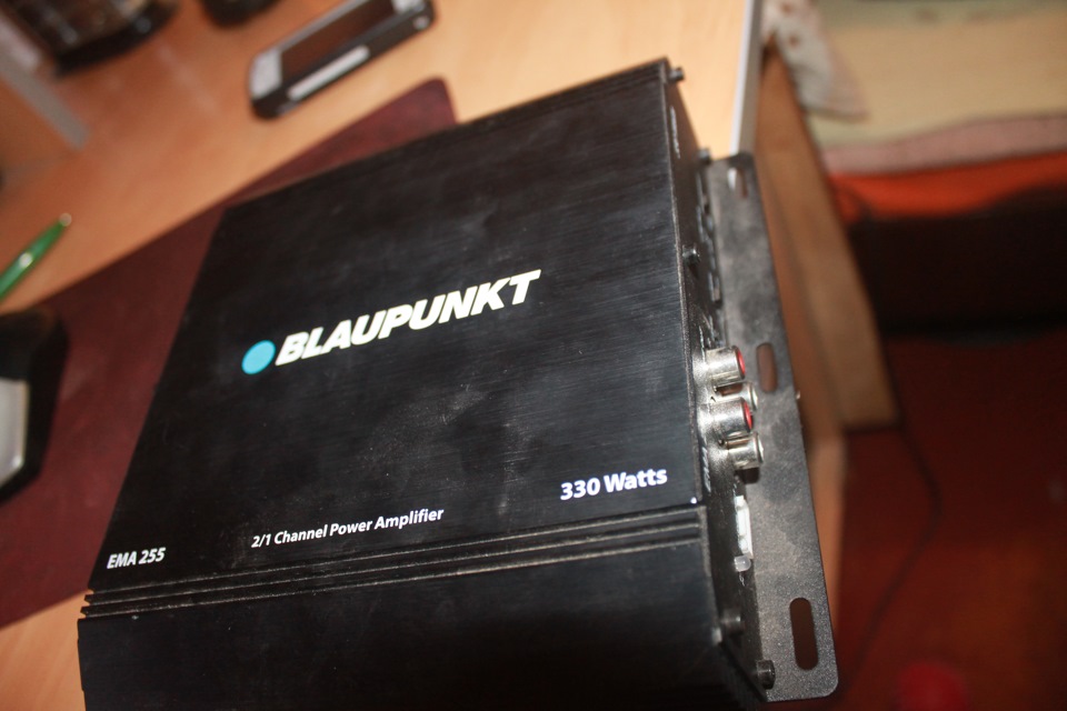продам підсилок blaupunkt ema255 і саб Магнат 2