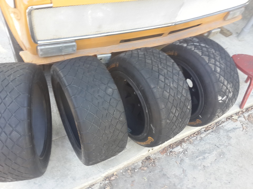 Прикупив тапки 205 R13 та магнієві диски. 1