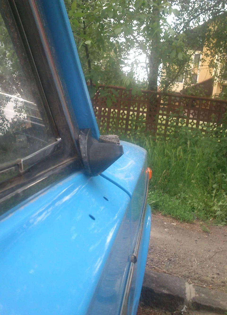 Мінус дзеркало. Плюс двірники.