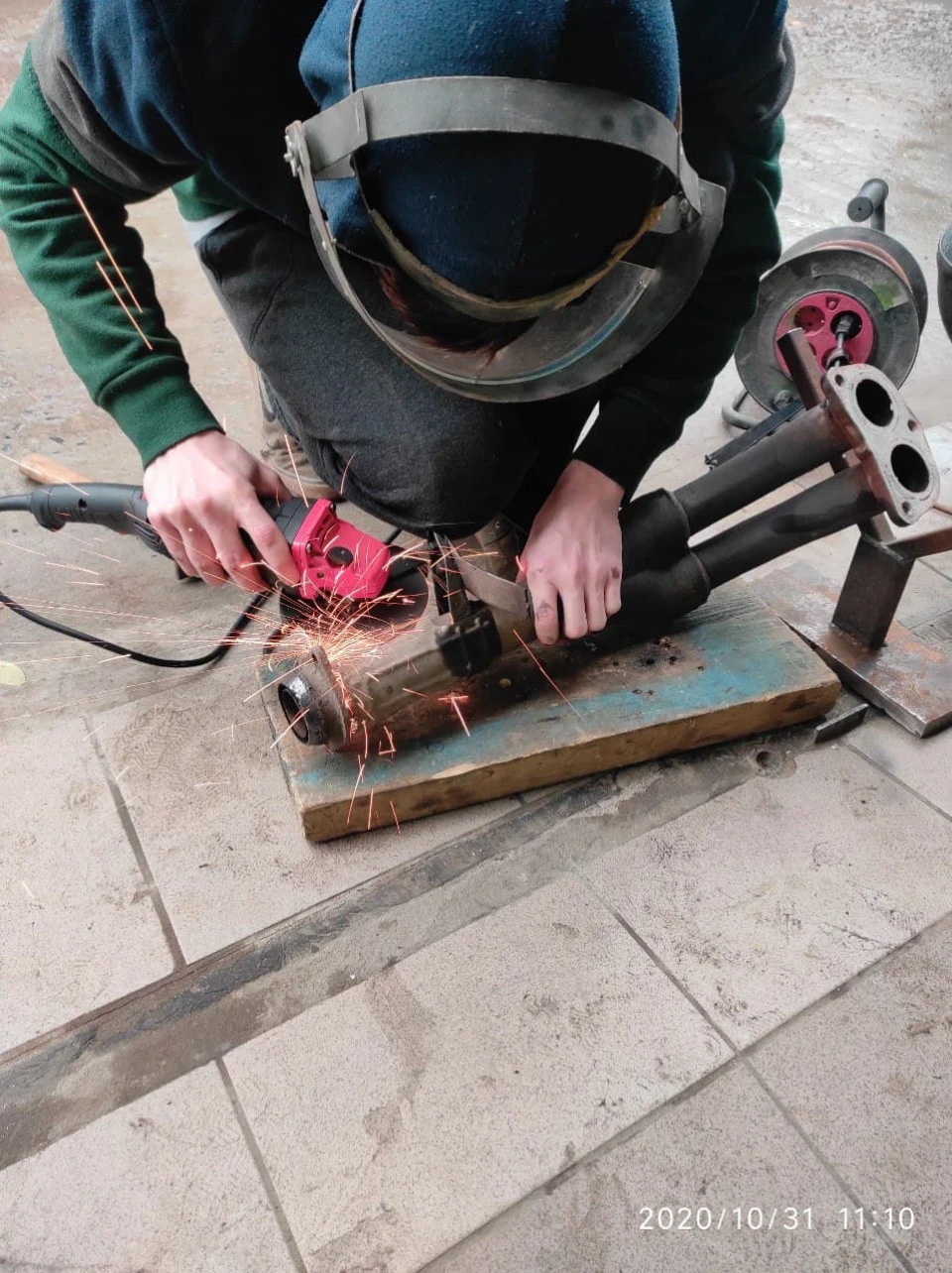 То жига не давала зварити даунпайп, тепер сивик не дає робити підвіску на жигу!