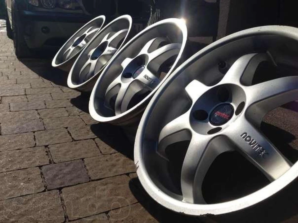 продаю свої диски r17 4/100 novitec intra