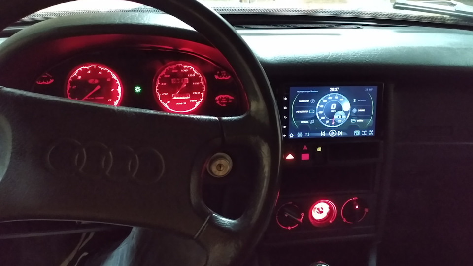 2din магнітола в торпедо від Audi 80 2