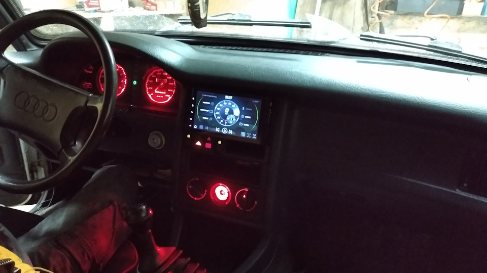 2din магнітола в торпедо від Audi 80 3