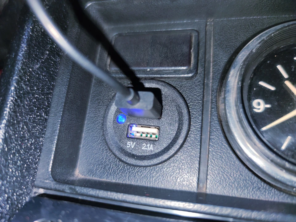USB адаптер в автомобиль