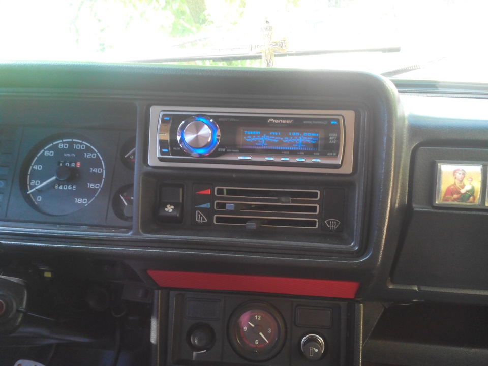 встановив Pioneer DEH-P6950IB 1