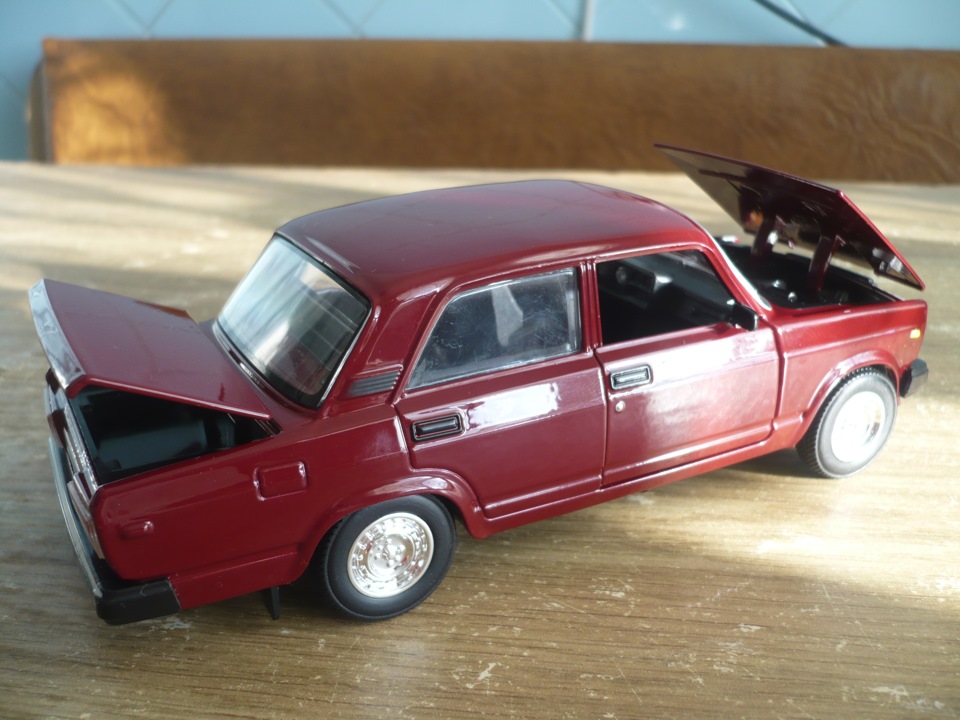 ВАЗ 2107 М1:24 4