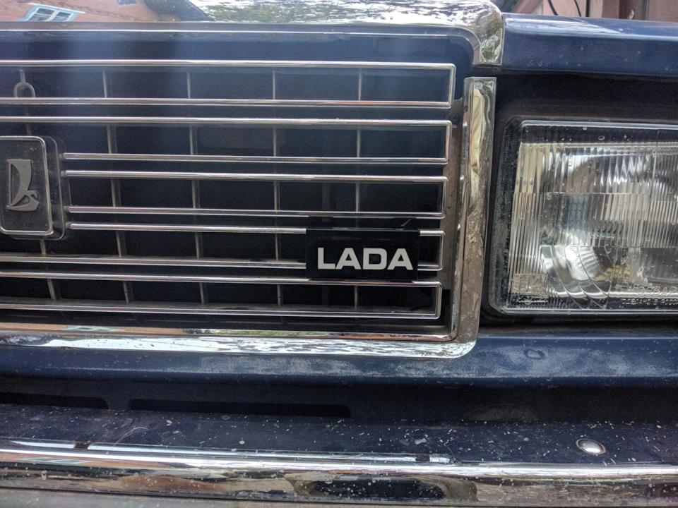 Воно світиться! Шильдік LADA. 2