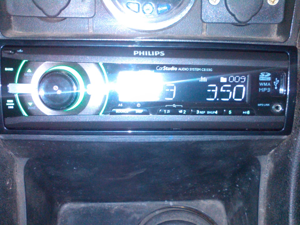 Прикупив автомагнітолу PHILIPS CE133R/51 2