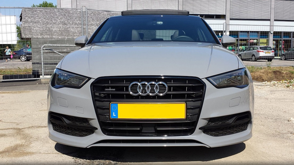 Купив фарбу. Колір Nardo Grey LY7C 1