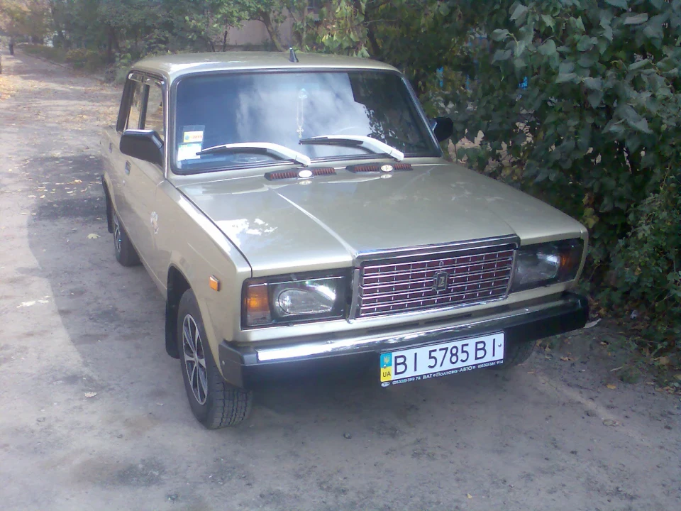 біля будинку