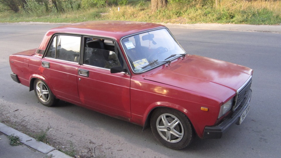 Занижена Лада 2107 напівседан 3