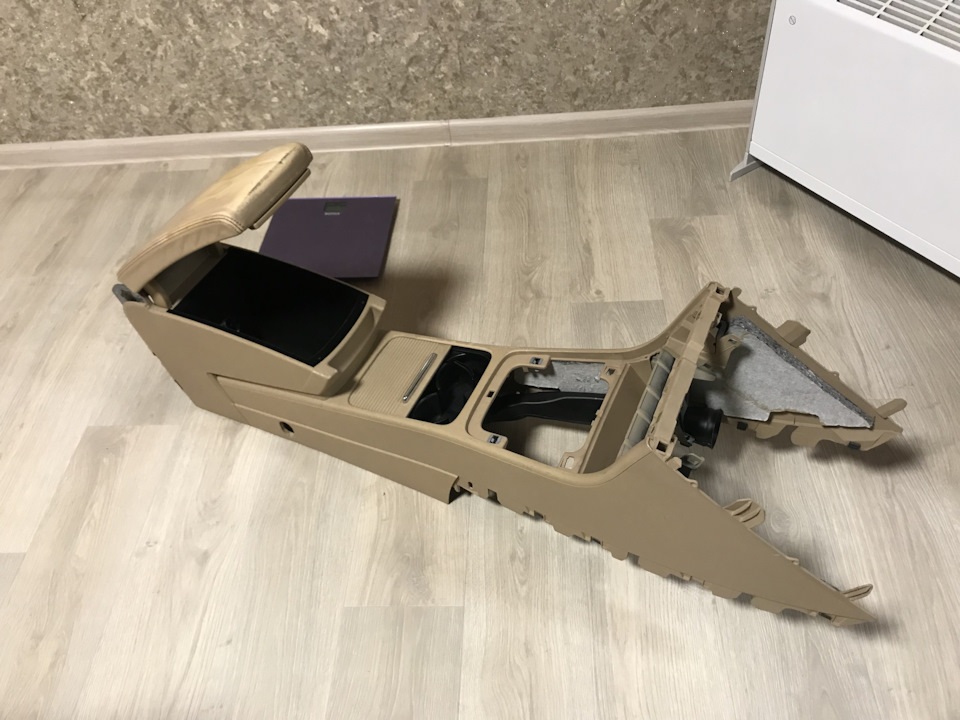 Повноцінна центральна консоль і море дрібниць) 1