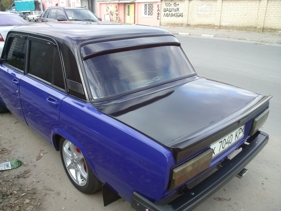 Козирок заднього скла 4