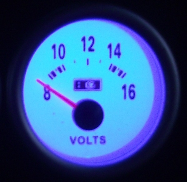 Вольтметр фірми KET GAUGE 4