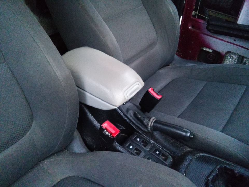 Приємні дрібниці (Підлокітник від KIA Cerato 2008р.) 3