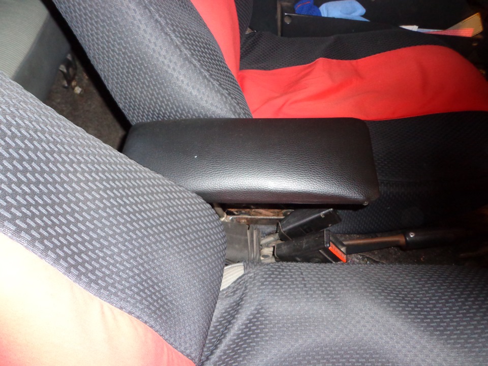 Те, що має бути в кожному авто. Підлокітничок) 1
