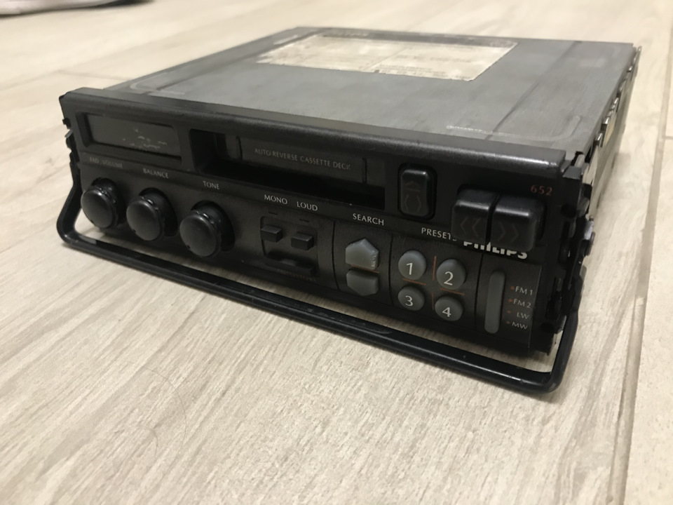 Ділерська магнітола Philips DS 652 1