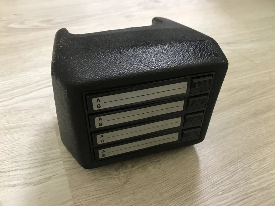 Tape box Lada Samara (дилерський підкасетник)