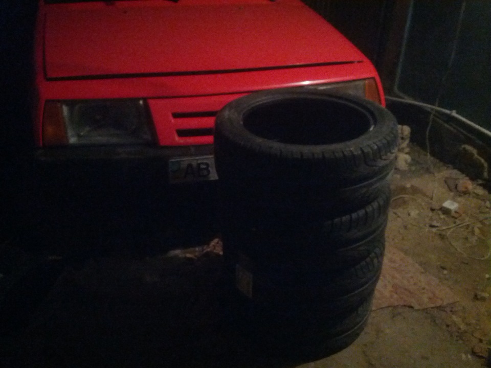 Прикупив гуму на літо Pirelli 195 45 R15 4