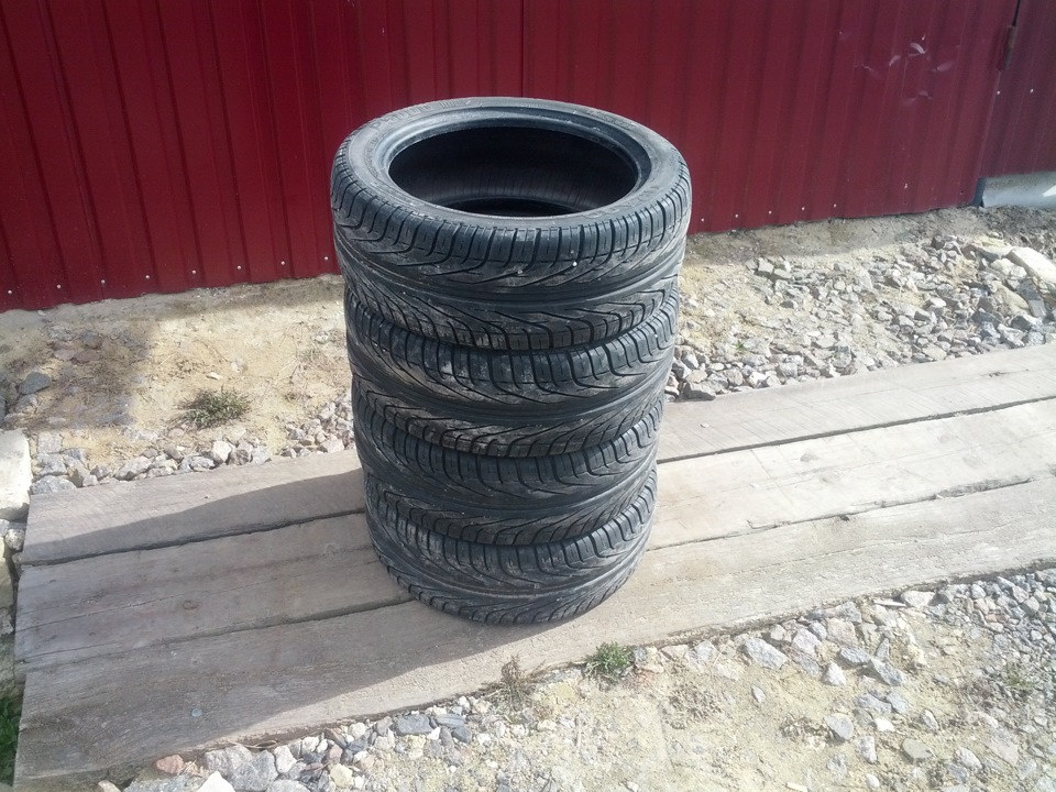 Прикупив гуму на літо Pirelli 195 45 R15 2