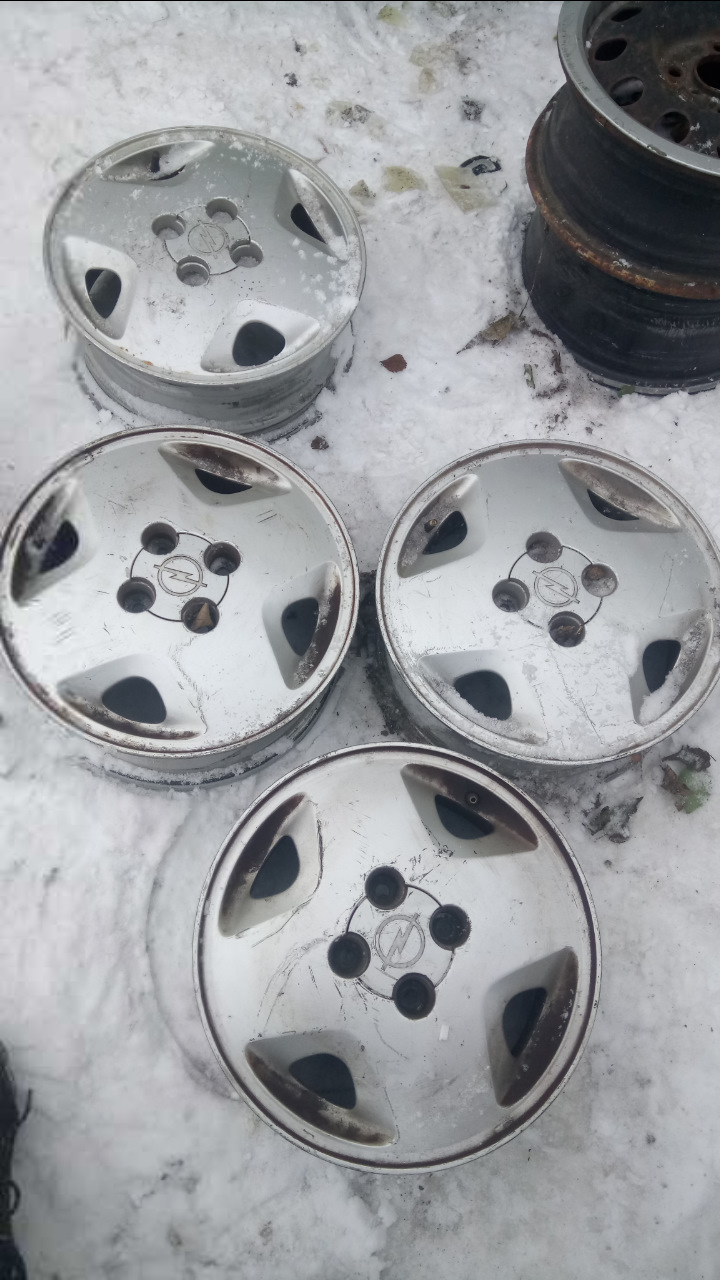 Продам може комусь потрібні 4